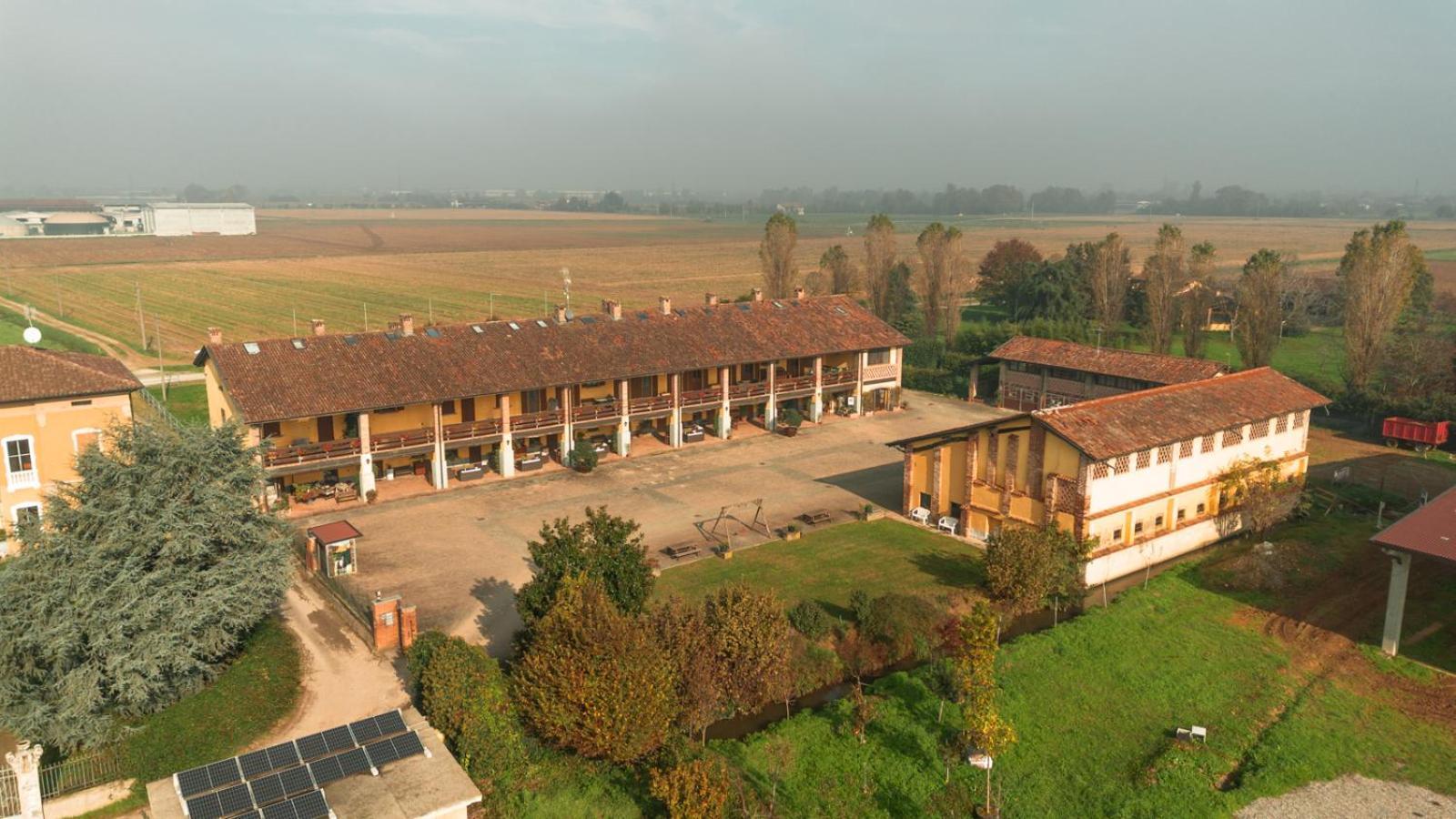 Agriturismo Bassanella Treviglio Buitenkant foto