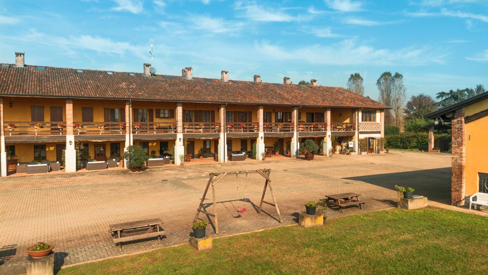 Agriturismo Bassanella Treviglio Buitenkant foto