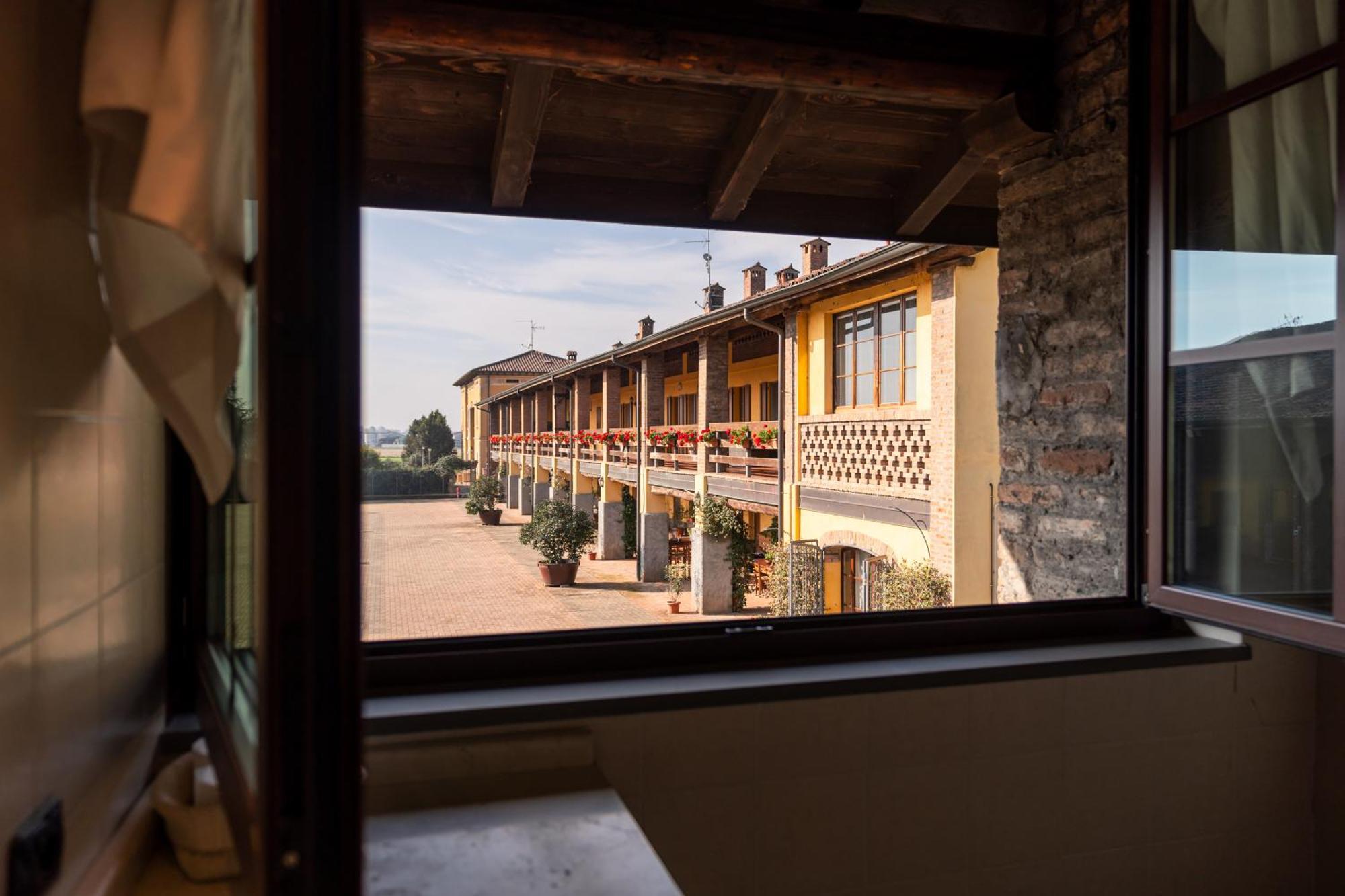 Agriturismo Bassanella Treviglio Buitenkant foto